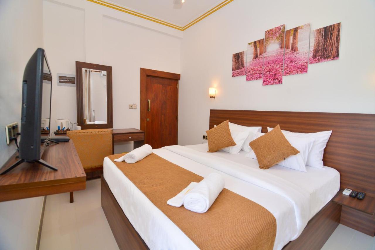 Negombo New Queen'S Palace Exterior foto